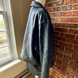 Sleek Black Leather 3/4 Length Jacket Women 80s 90s Vented Detailing Quilted